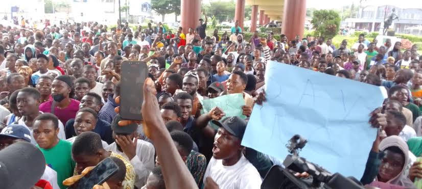 Students protest renaming of Poly Ibadan after former Gov Students protest renaming of Poly Ibadan after former Gov