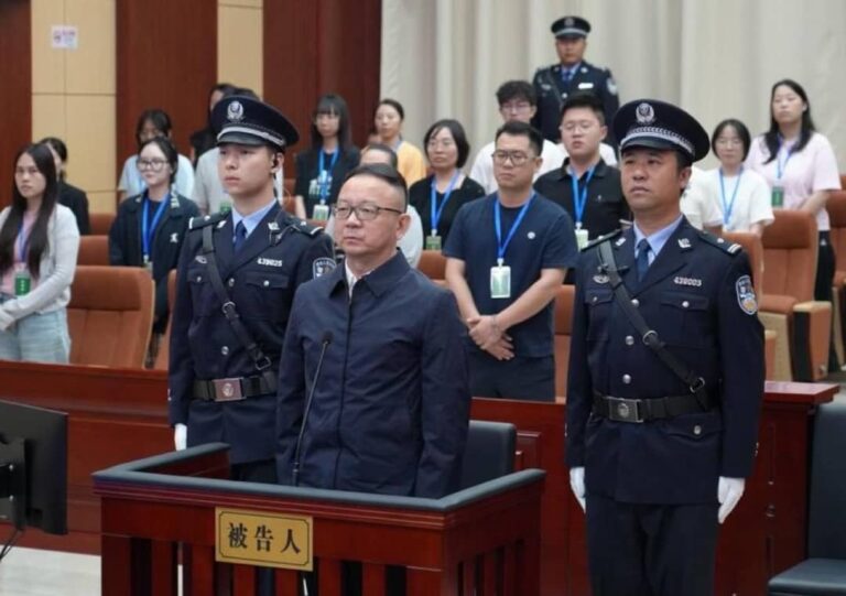 Top Chinese politician sentenced to death for bribery Top Chinese politician sentenced to death for bribery