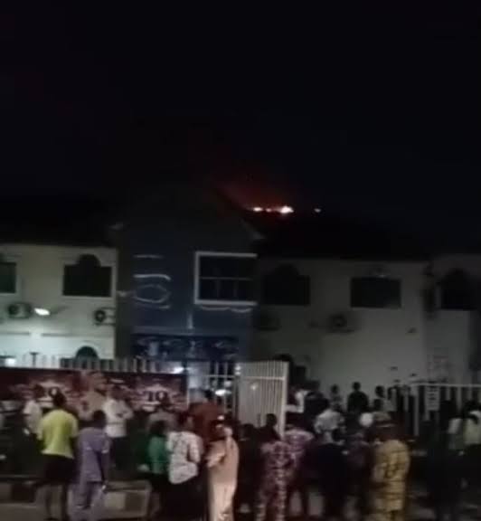  Fire engulfs Yinka Ayefele s Fresh FM 