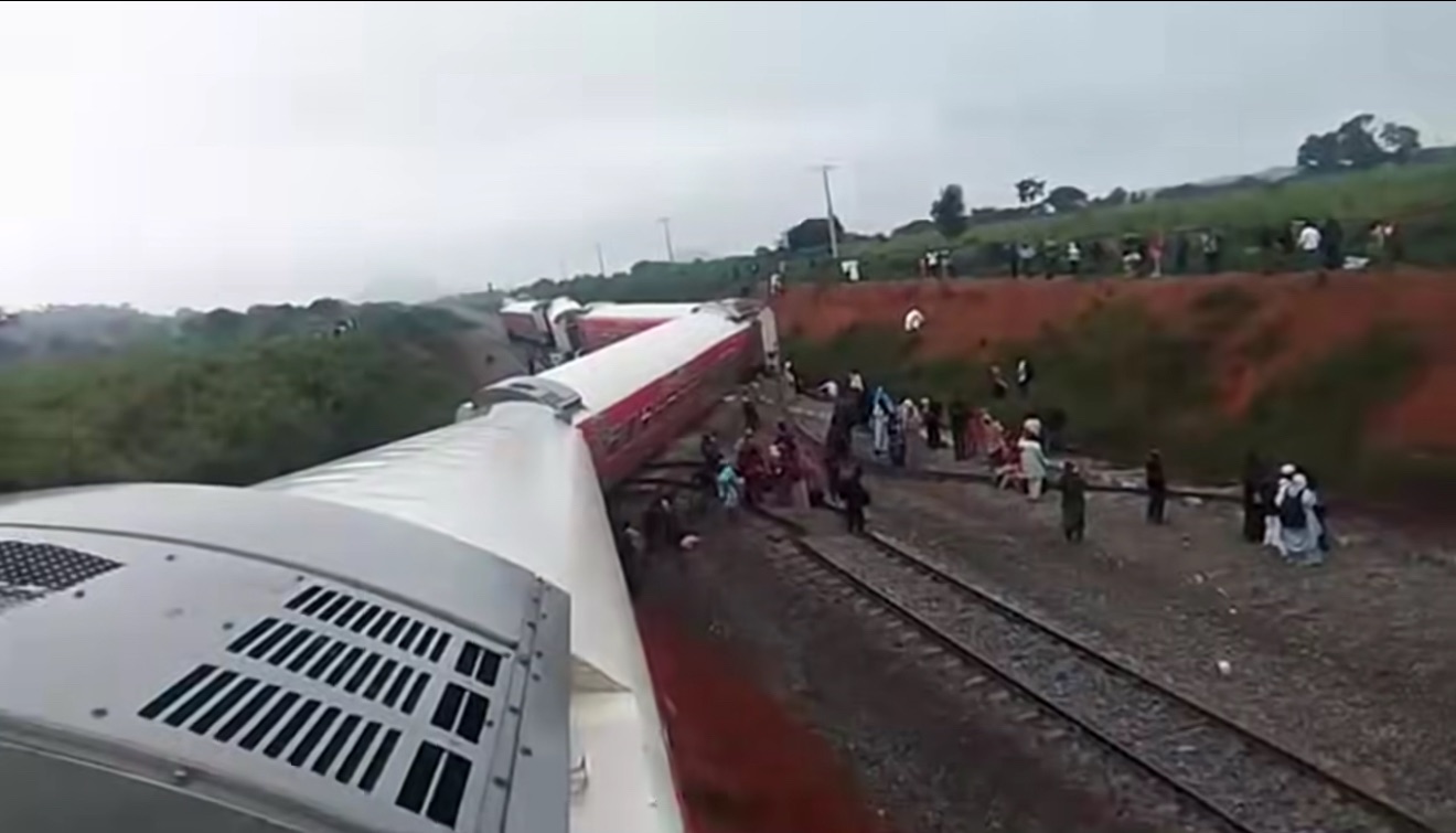  JUST IN Panic as Kaduna Abuja passenger train derails 