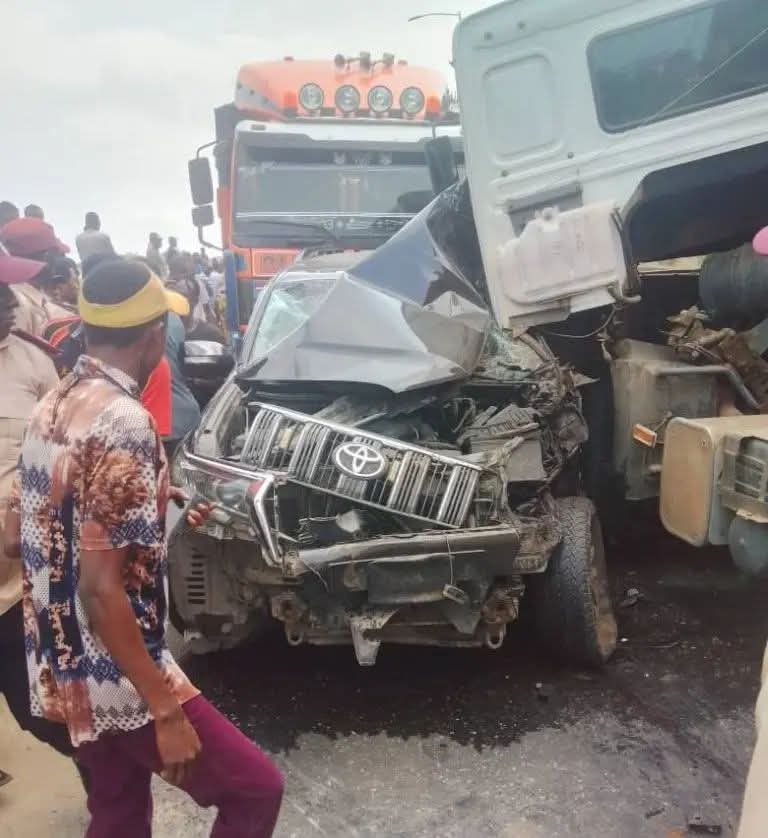  Brake failure Chaos as truck smashes into vehicles at Lagos junction 