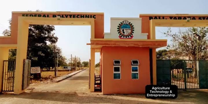 Over 4 000 applicants jostle for 98 jobs at federal polytechnic Over 4 000 applicants jostle for 98 jobs at federal polytechnic
