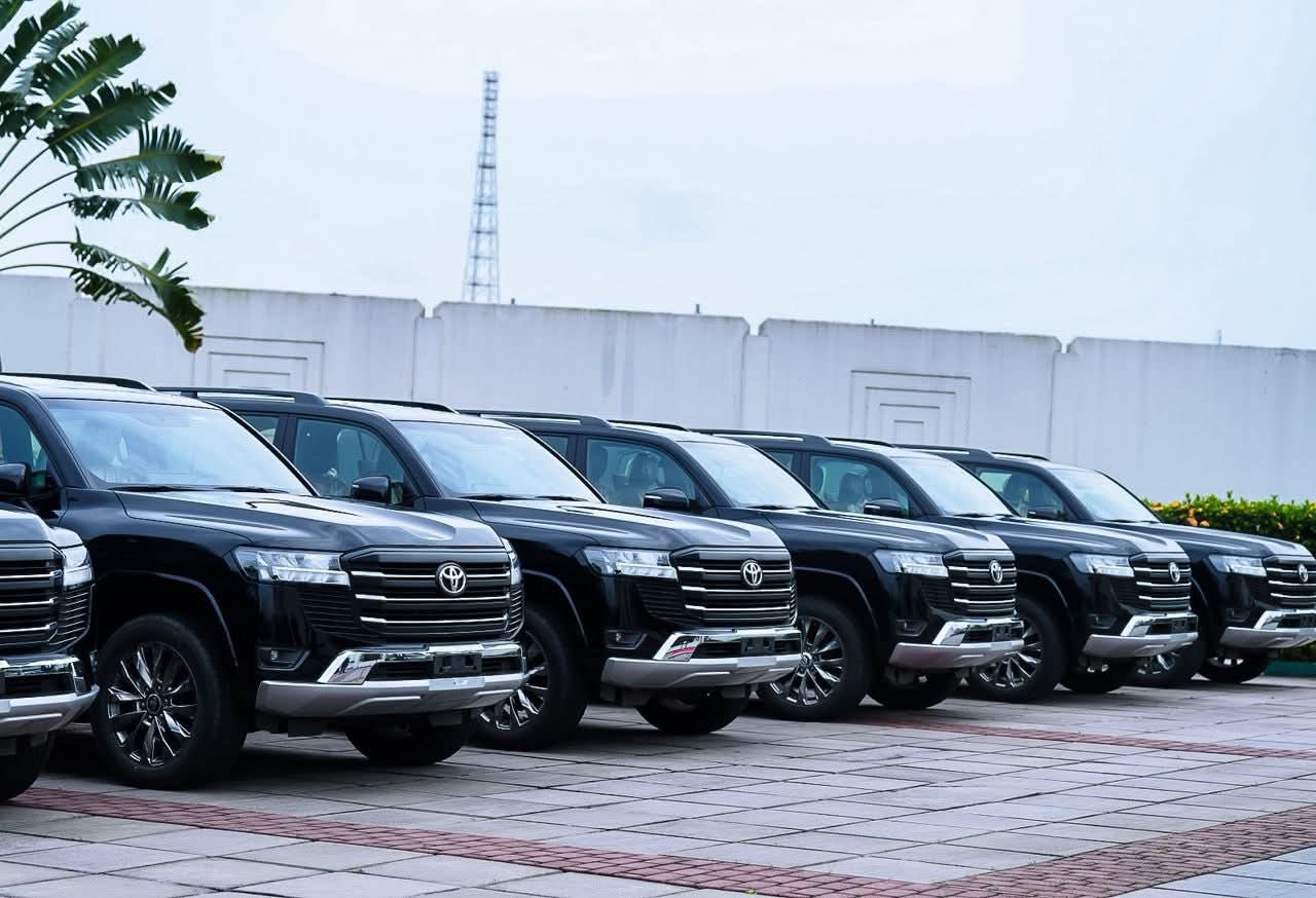  Nigerian gov presents brand new Land Cruisers to former deputy governors 