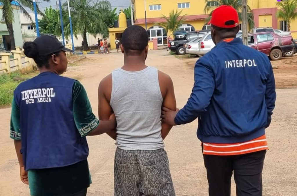  Nigeria Police capture Beninese fugitive return him to Cotonou 
