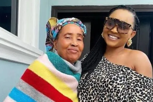  Popular Nollywood actress Mercy Aigbe loses mother 