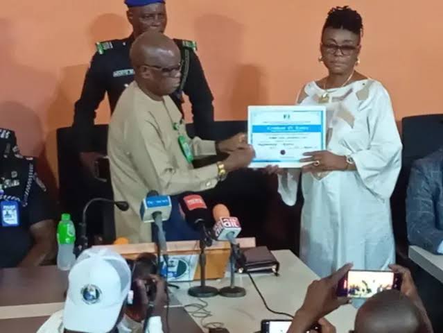 RSIEC issues certificates of return to Rivers LG election winners RSIEC issues certificates of return to Rivers LG election winners