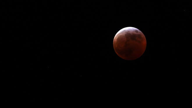 Total lunar eclipse to hit Nigerian skies Sunday Total lunar eclipse to hit Nigerian skies Sunday