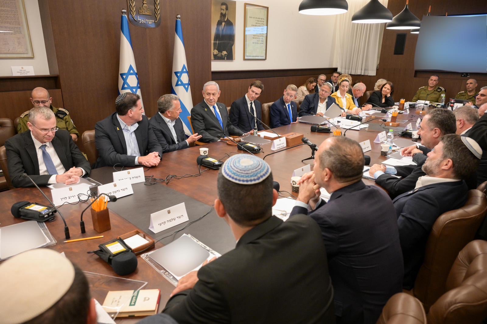  Israeli cabinet finally approves Gaza ceasefire hostage exchange deal with Hamas 
