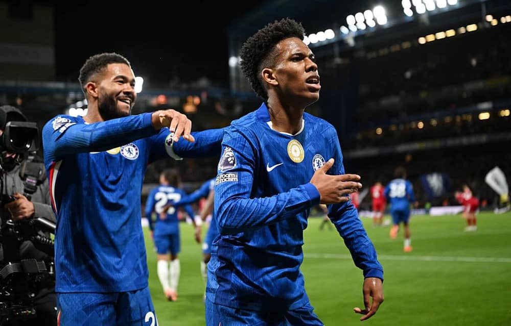  Estev o s stoppage time strike lifts Chelsea past Liverpool in Stamford Bridge thriller 