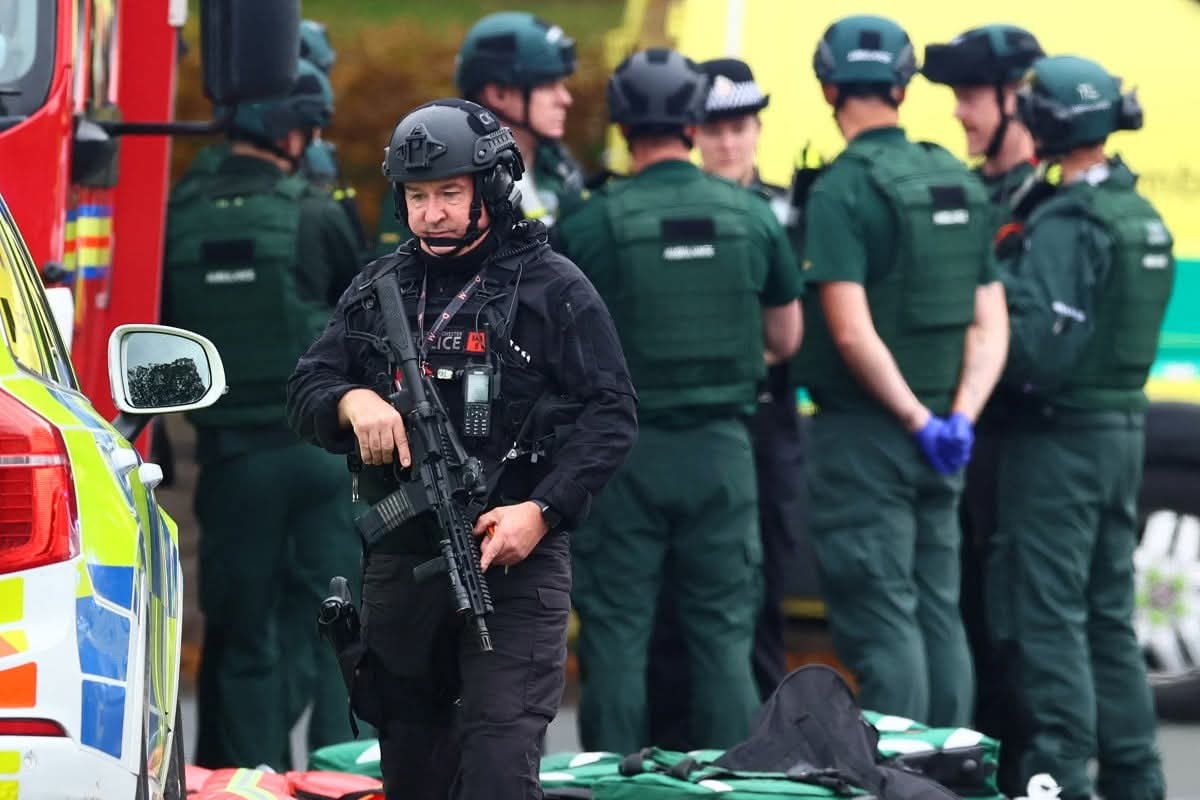2 killed in deadly attack at crowded UK synagogue 2 killed in deadly attack at crowded UK synagogue