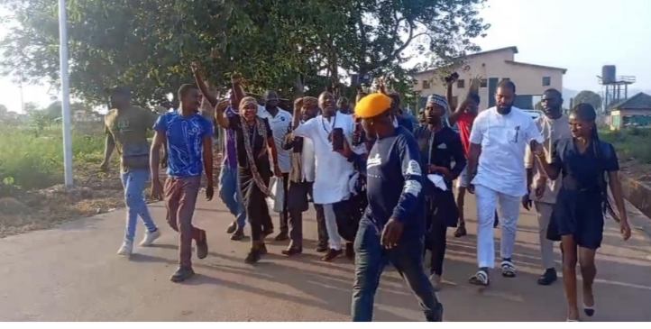  BREAKING Sowore Kanu s lawyer others released from Kuje prison as inmate dies 