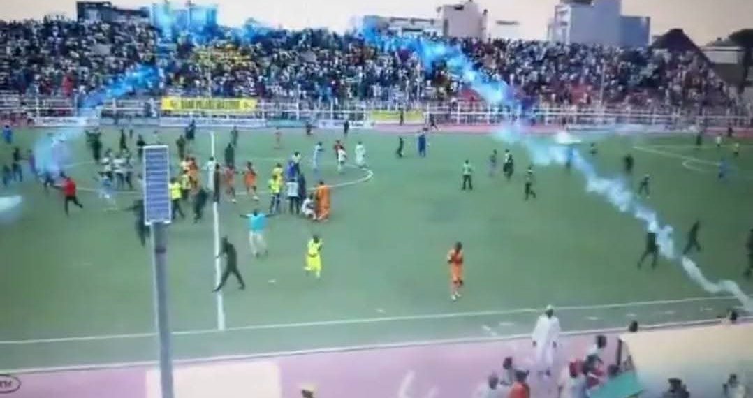  Violence erupts in Kano as Pillars fans attack referees players 