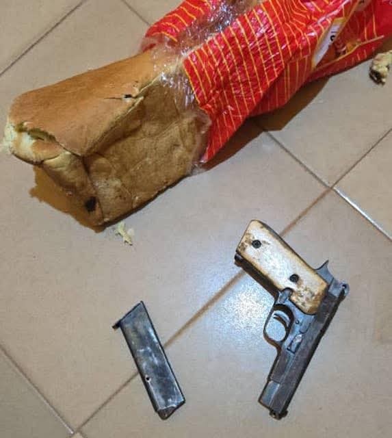 Police arrest robbery suspect uncover pistol hidden in loaf of bread Police arrest robbery suspect uncover pistol hidden in loaf of bread