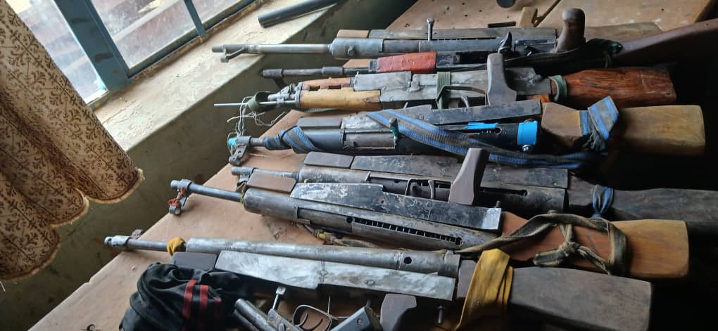 Kebbi Police arrest 5 suspected bandits recover weapons N2 6m cash Kebbi Police arrest 5 suspected bandits recover weapons N2 6m cash