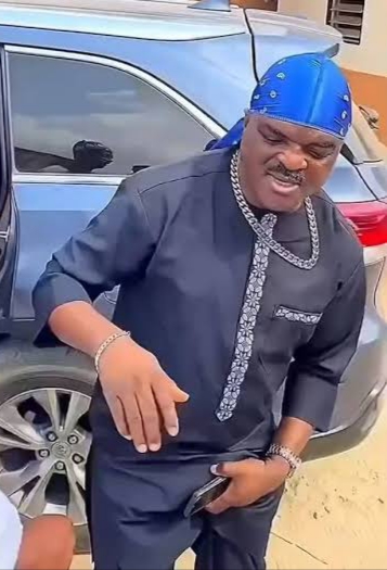  Chaos as hoodlums attack Obesere aide steal cash bag 