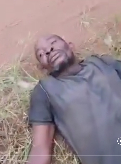 Kidnappers kill abducted palm wine tapper after family offers N10 000 for his release Kidnappers kill abducted palm wine tapper after family offers N10 000 for his release