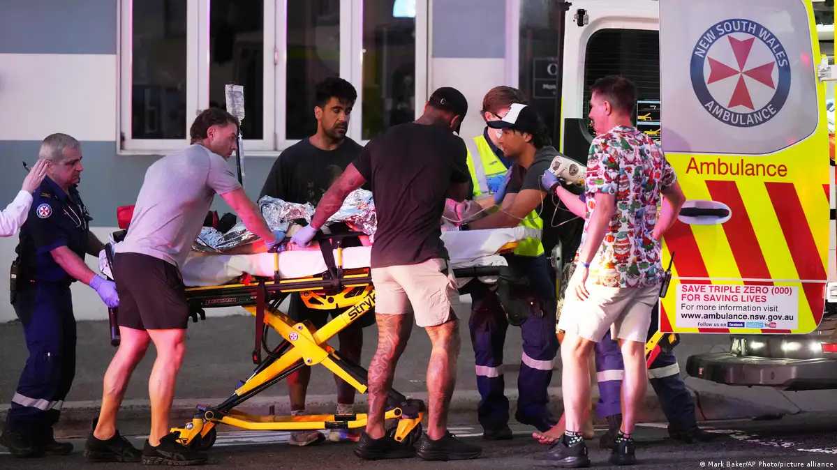  12 killed in Sydney s Bondi Beach attack during Jewish Hanukkah celebration 