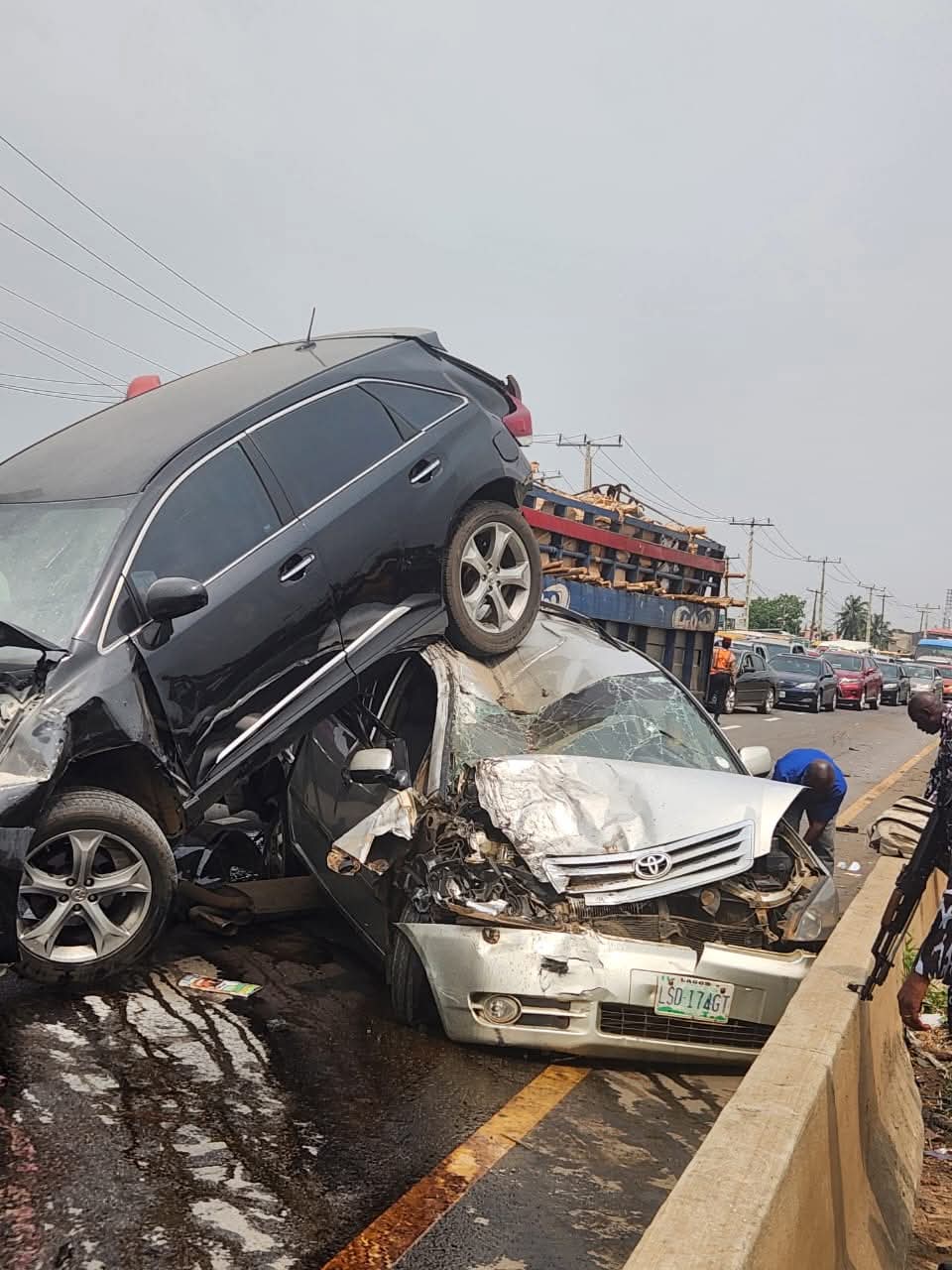  Family cheats death as tomato laden truck crashes on Lagos bridge 