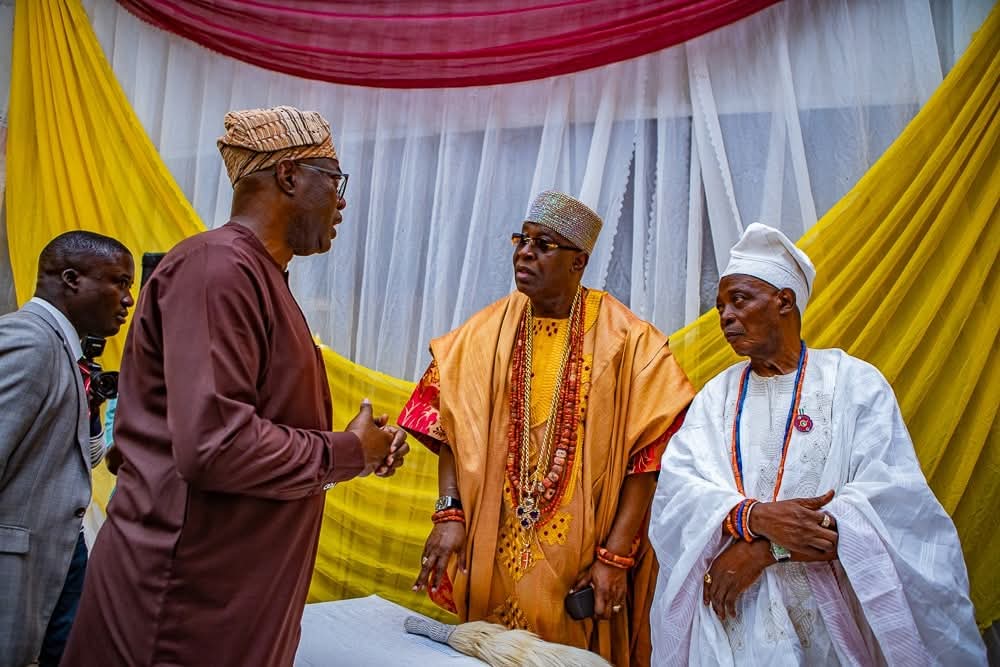  Alaafin absent as Gov Makinde swears in new Obas council led by Olubadan 