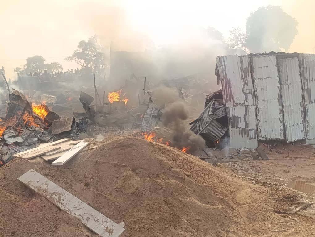  JUST IN Fire razes Kugbo furniture market in Abuja 