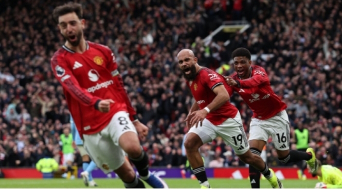  Manchester United derail Man City s title push with surprise victory at Old Trafford 