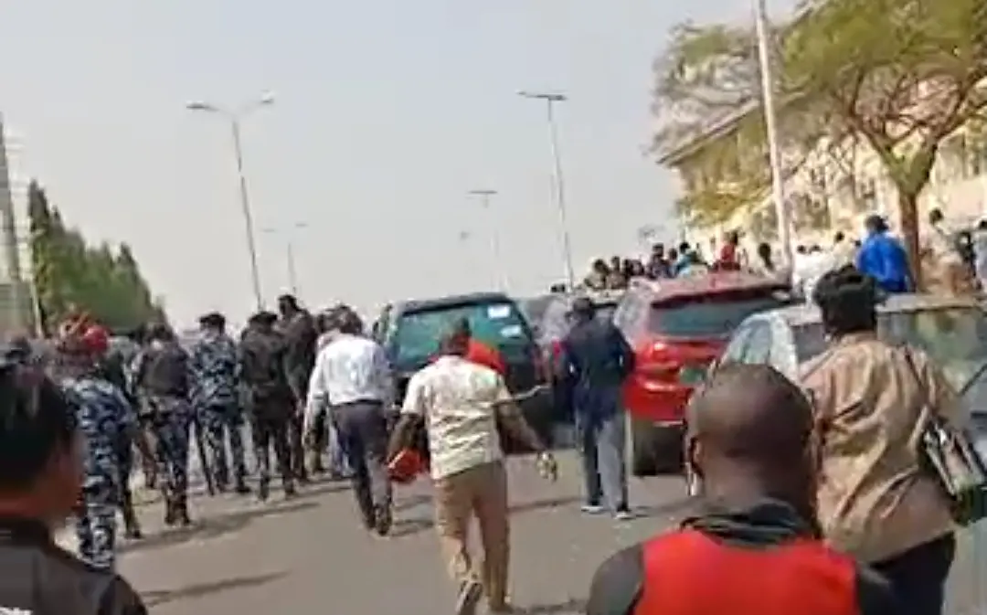  JUST IN Drama as angry workers protest chase Wike s motorcade 