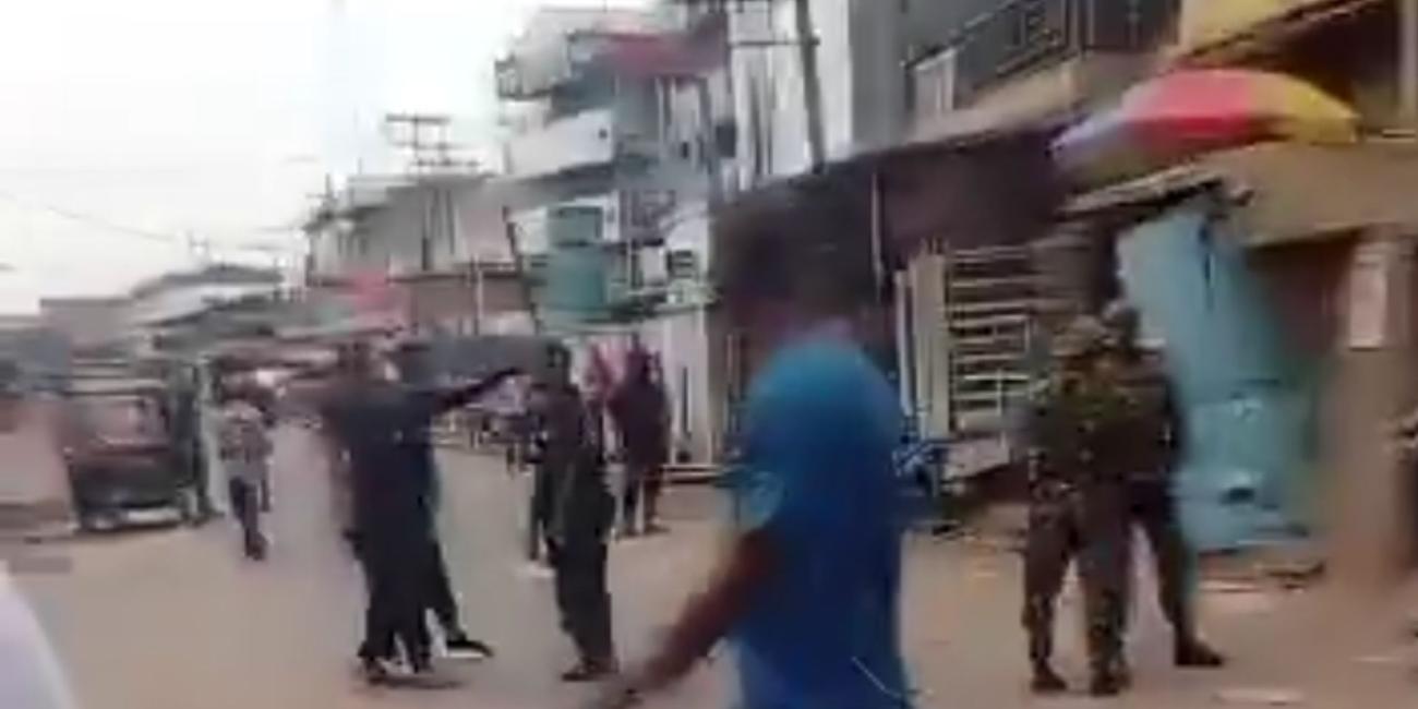  JUST IN Tension in Onitsha market as heavily armed Policemen others enforce Gov Soludo s One Week shutdown 